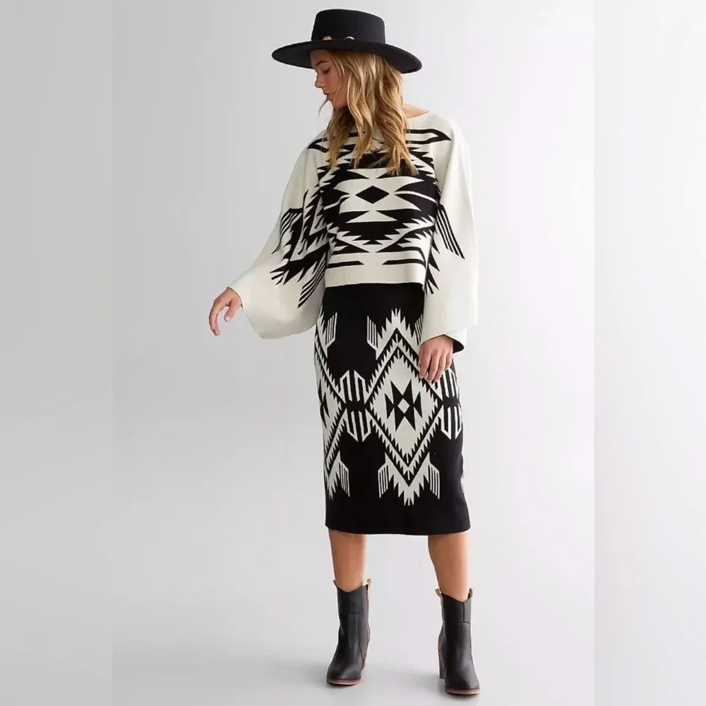 Ariat Chimayo Sweater Poncho - Picture 3 of 7